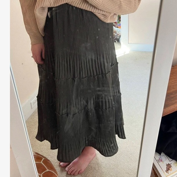 Luxe High Waisted Pleated Ruffle Maxi Skirt - Picture 6 of 13